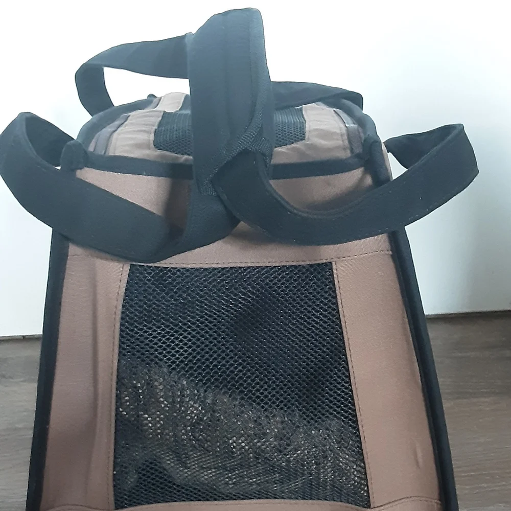 PET DOG/CAT CARRIER/CARRY ON